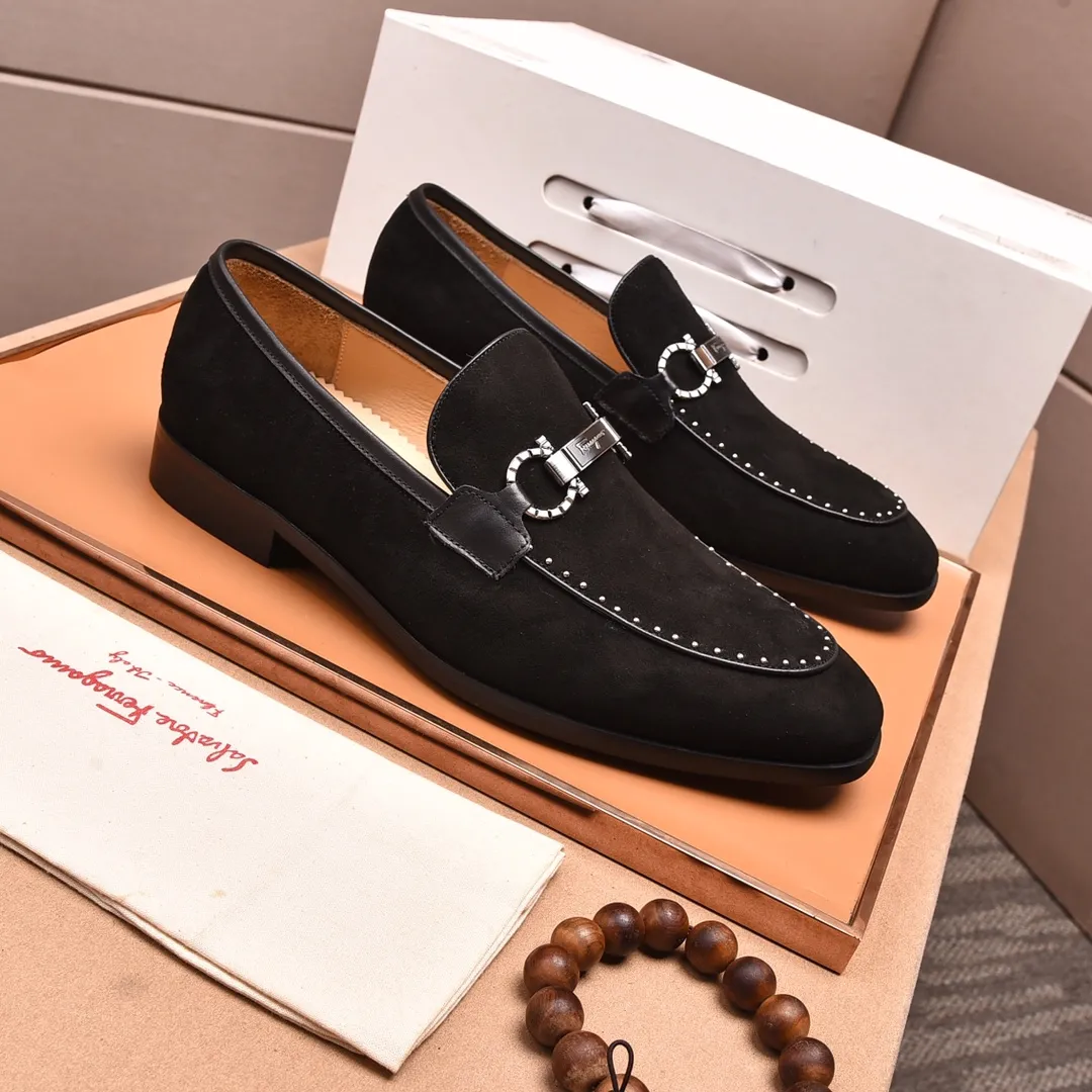 Men's shoes 💰540📛📛(water-dyed cowhide) Salvatore Ferragamo high-end (Salvatore Ferragamo) is the world's top luxury footwear brand. It comes from the fashion kingdom of Italy and is famous all over the world for its traditional handmade design and novel styles...🚶🏻🚶🏻New suit shoes are available simultaneously at the counter. This model is purely handmade. The fabric is imported from Italy's original first-layer cowhide. Soft water-dyed cowhide lining. Original authentic outsole🌀🌀Size: 38➖45